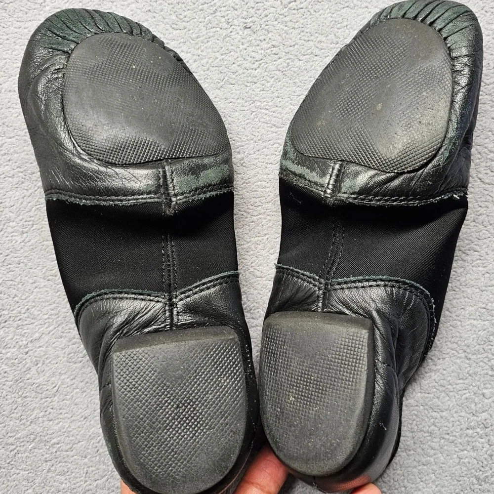 Capezio Jazz Dance Shoes youth unisex 9.5M Black Leather Split Sole Round Slipon
